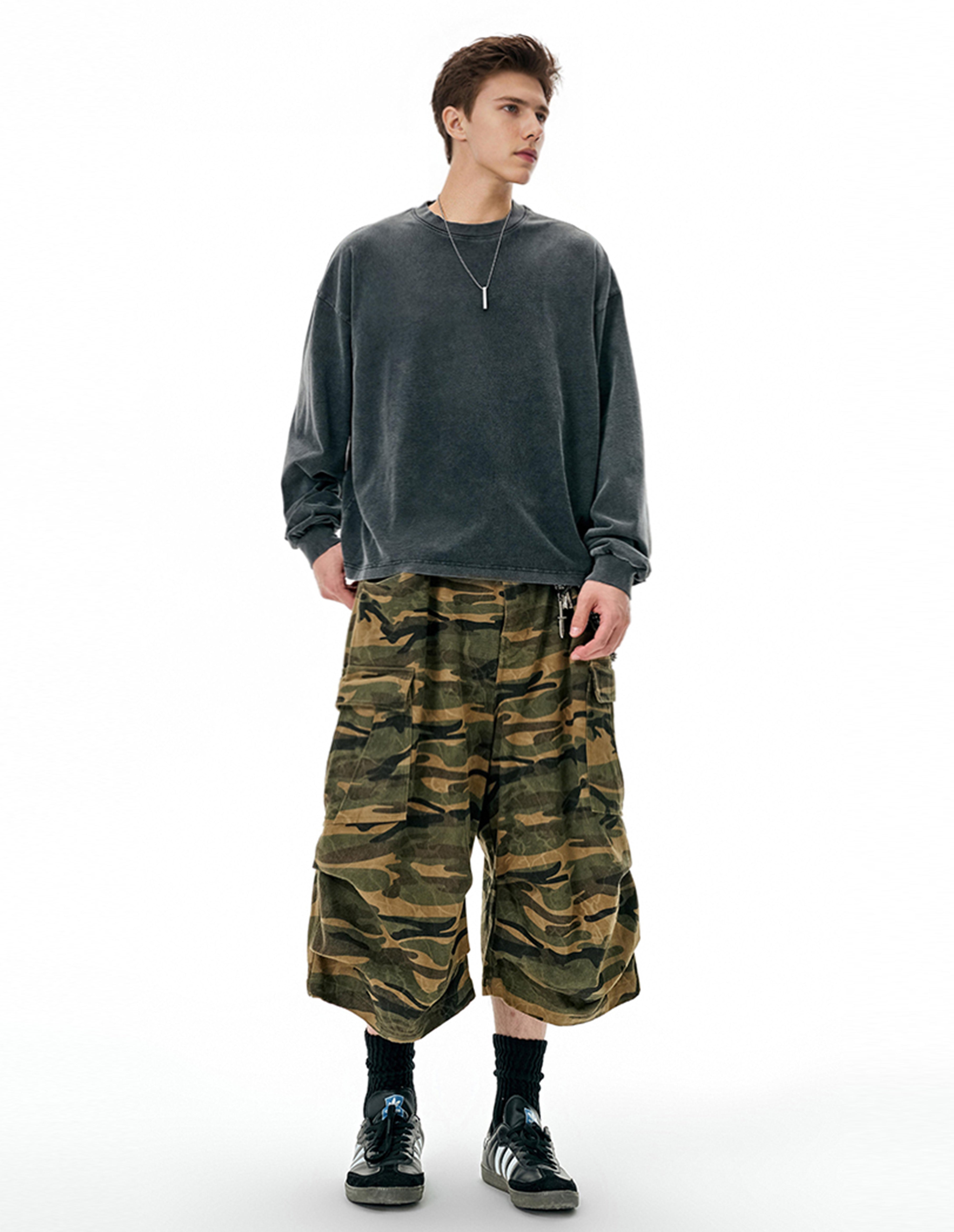 BAKYARDER Camouflage Multi-Pocket Pleated Cargo Capris