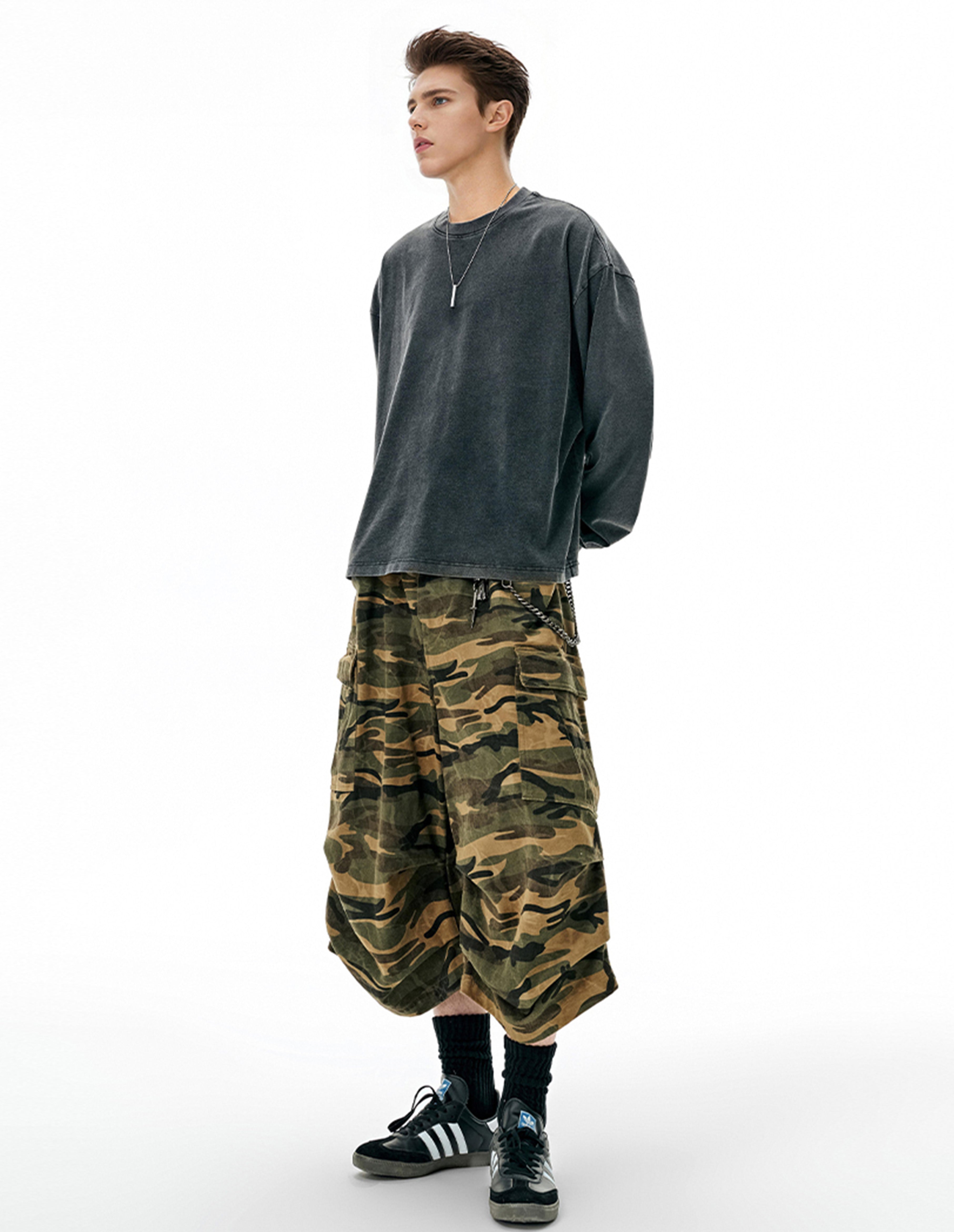 BAKYARDER Camouflage Multi-Pocket Pleated Cargo Capris